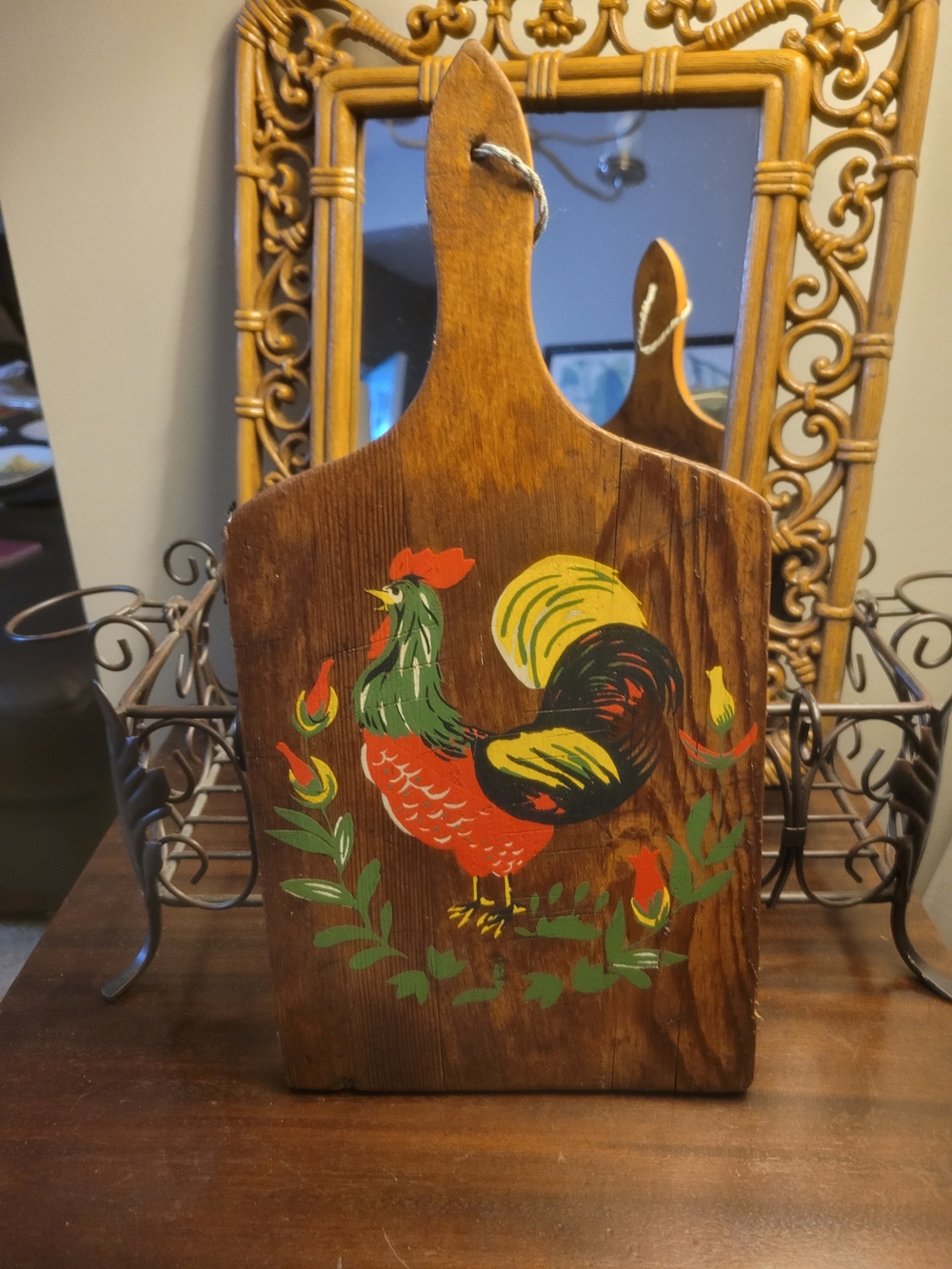 Hand-Painted Wooden Rooster Cutting Board – Country Farmhouse Kitchen Wall Decor